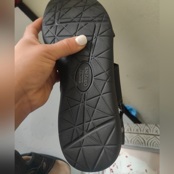 Earth Origins Tawny Trish Black Sandals - Picture 9 of 9